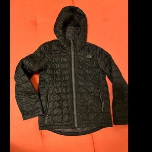 Boys north face jacket size small used like new condition